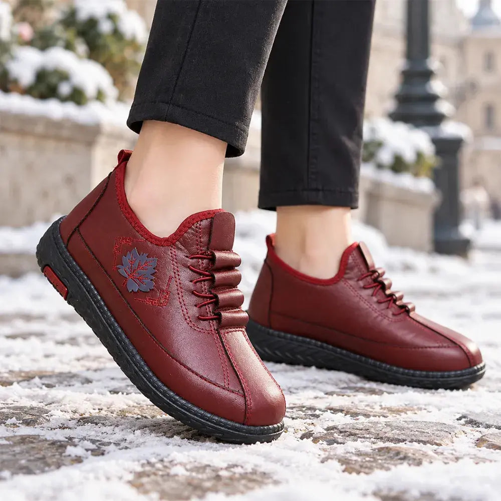 🔥50% SLEVA【35–41】❄️🍁 Zimní dámské boty s motivem javorového listu, zateplené vnitřní srstí, protiskluzová podrážka, lehké teplé boty pro maminky a seniorky